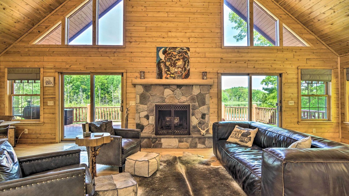 Coral Cabin | Cabin on Lake w/63 Acres & Trails + Guest House!