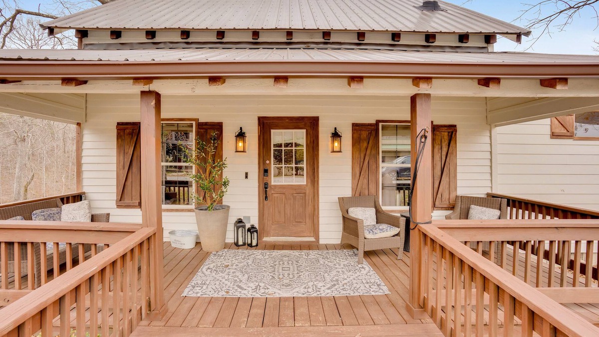 Rising Fawn Cabin | CABIN ON LAKE W/KAYAK, PADDLE BOAT, FIRE PIT, ARCADE & WIFI AT BASE OF MOUNTAIN