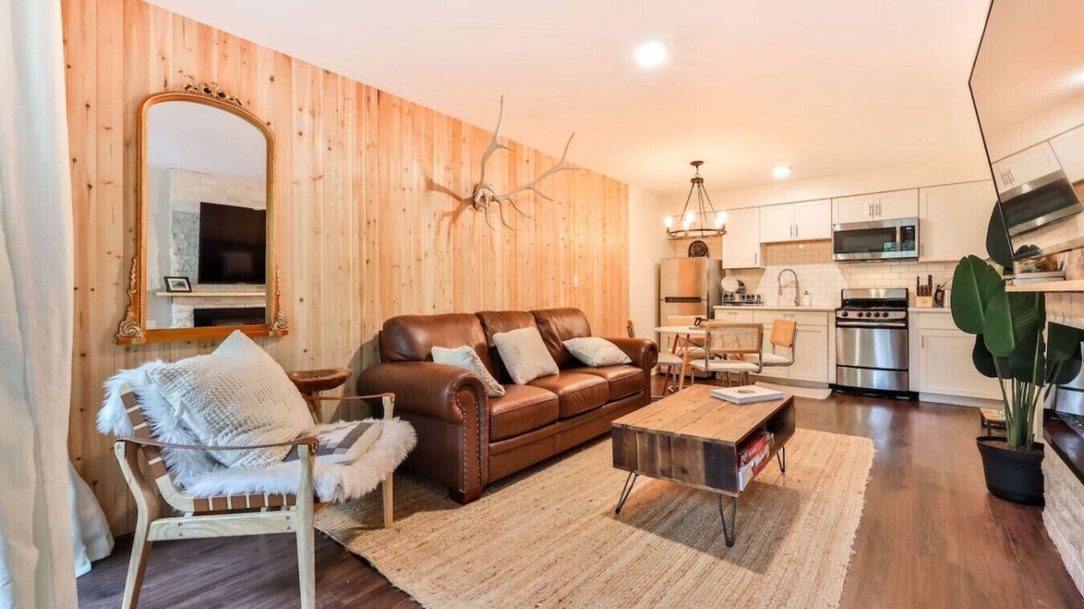 Hunter Cabin | Cabin on Mtn, Seasonal Pool Access w Panoramic Views! Hike, Golf, Swim, Relax!