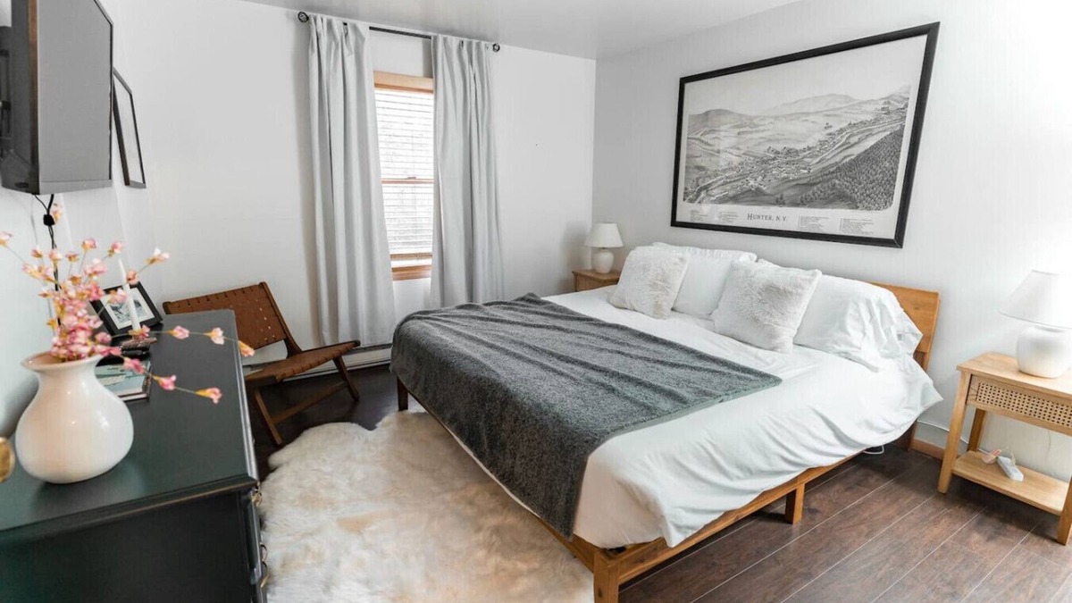 Hunter Cabin | Cabin on Mtn, Seasonal Pool Access w Panoramic Views! Hike, Golf, Swim, Recharge
