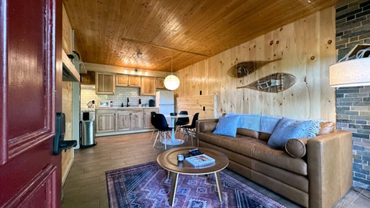 Hunter Cabin | Cabin on Mtn, Seasonal Pool Access w Panoramic Views! Hike, Golf, Swim, Unwind!