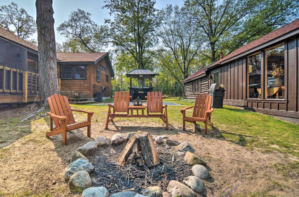 Atlanta House | Cabin on Rush Lake with Bar, Grill and Kayaks!
