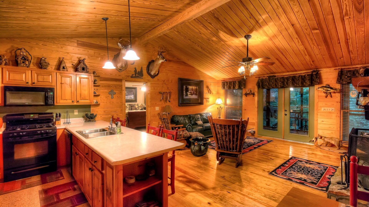 Helen Cabin | Cabin on Soque River.Great Rates! Absolutely Beautiful!