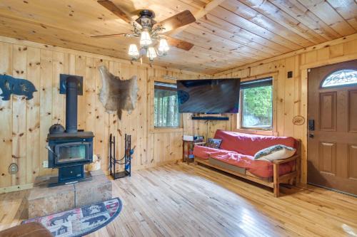 Blue Eye House | Cabin on Table Rock Lake with Hot Tub and Fire Pit!