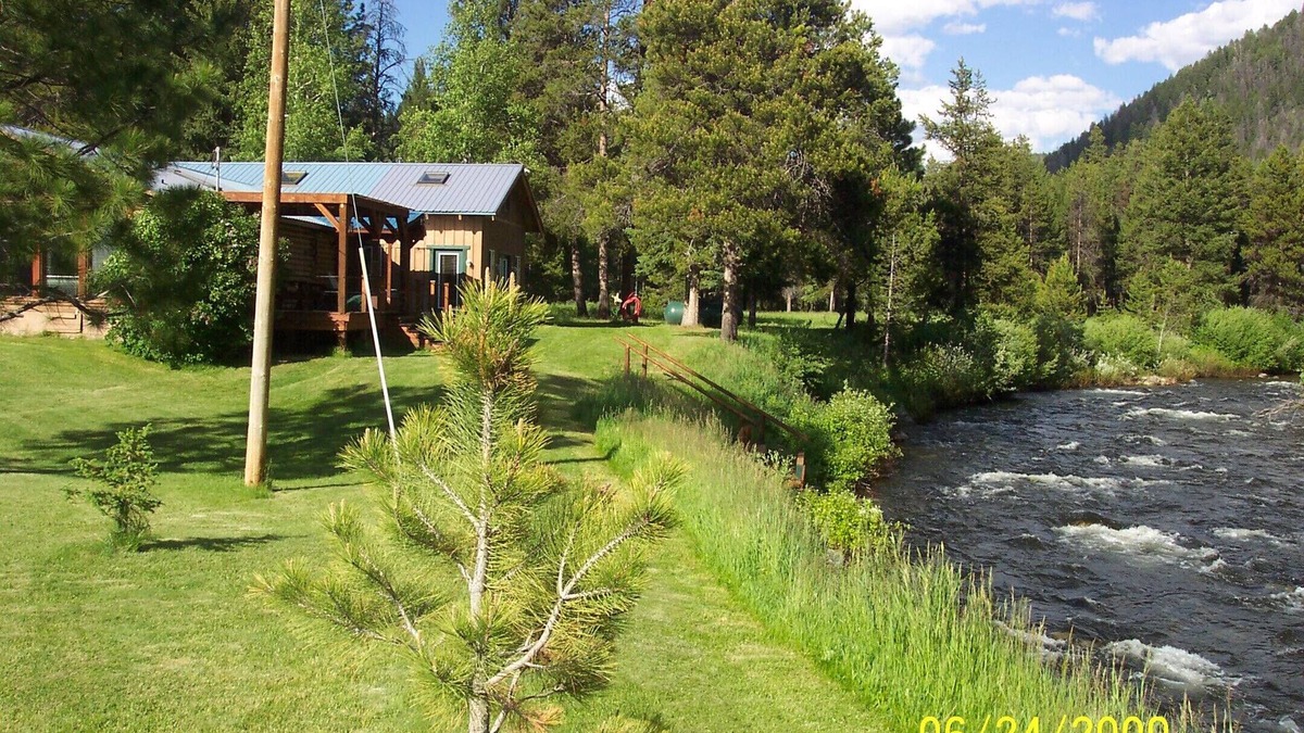 Sula Cabin | CABIN ON THE BITTERROOT RIVER