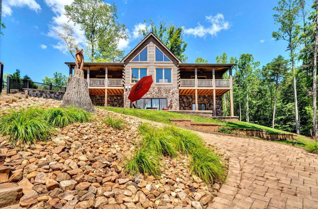 Moneta House | Cabin on the Cove