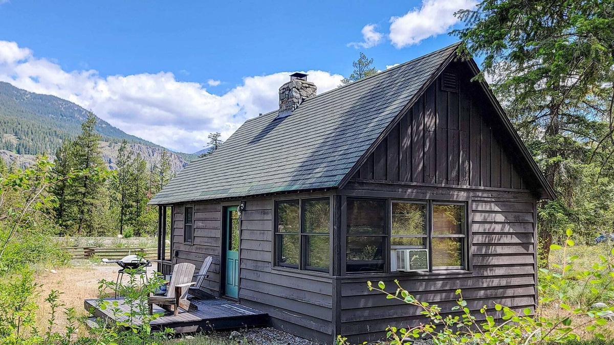Mazama Cabin | Cabin on the Creek - stream side Mazama retreat
