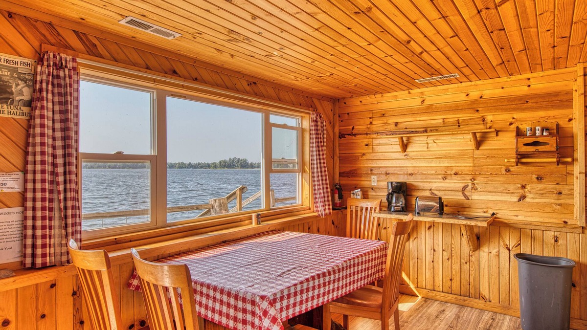 Gordon Cabin | Cabin on the Lake w/6-Beds - Northwoods - Complimentary Dock - Pets ok