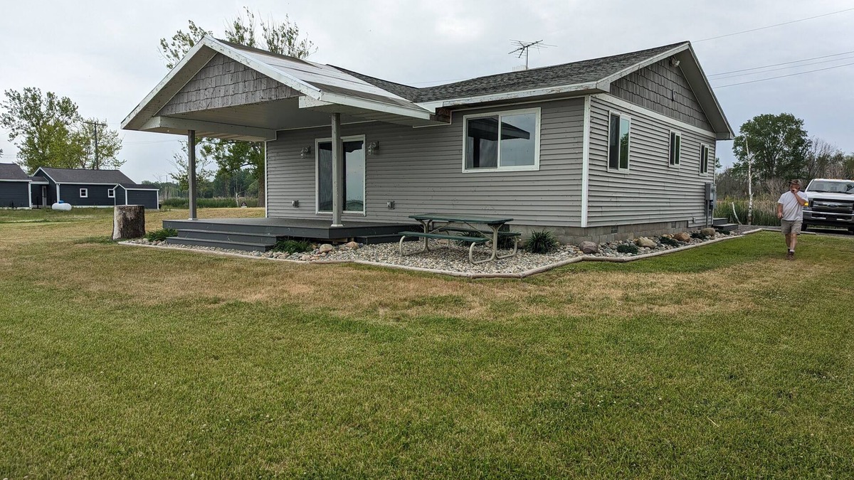 Pinconning Cabin | CABIN ON THE SAGINAW BAY