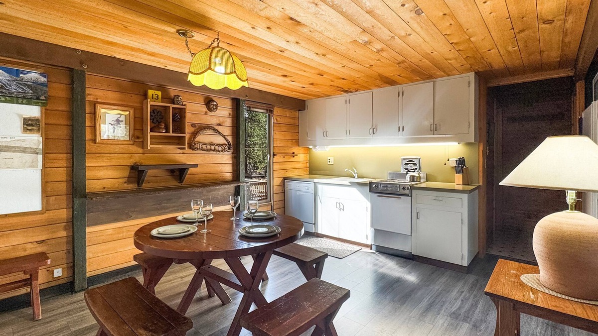 Sunriver Cabin | Cabin on the South End, 45 HDTV - Cluster Cabin 13