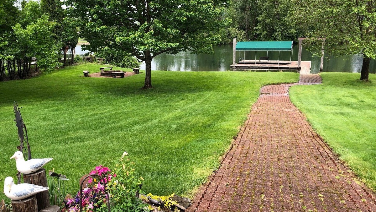 St. Maries Cabin | Cabin on the St. Joe with private dock