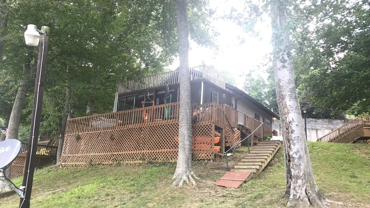 Lewisburg Cabin | Cabin on the water of Lake Malone