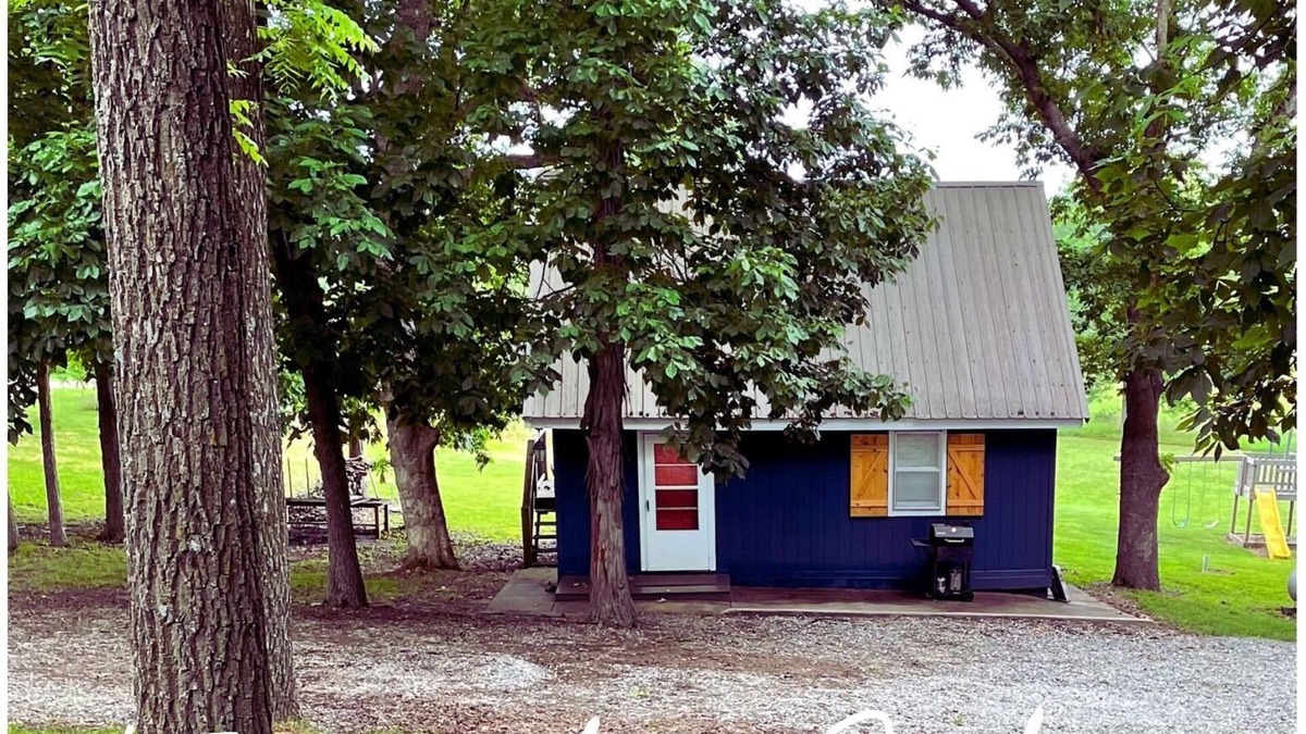 Deepwater House | Cabin on Truman Lake. Fishing, hunting, or boating. Bring the family and enjoy!