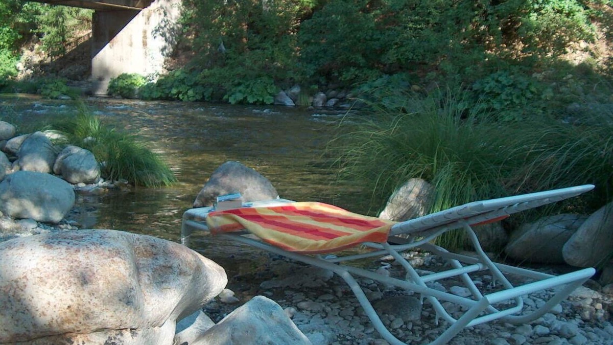 Castella Cabin | Cabin on Upper Sacramento River - River Access and Beach