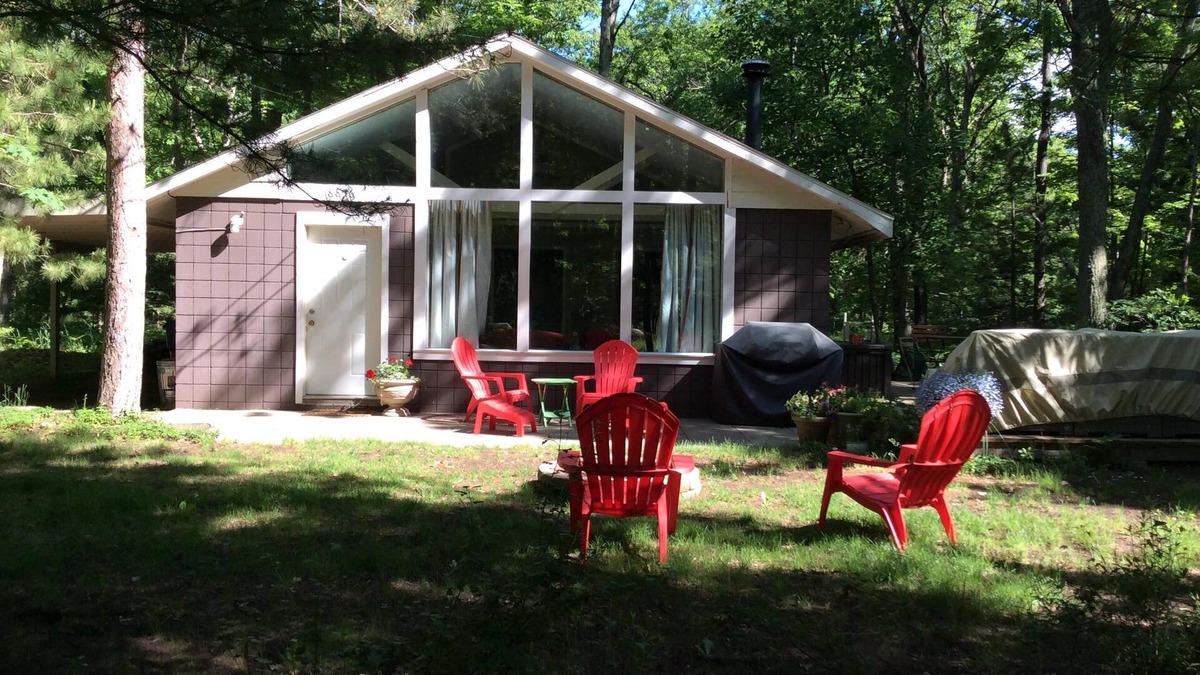 Interlochen Cottage | Cabin, private, woods, trails, 2000 Acre Duck Lake, kayaking, concerts