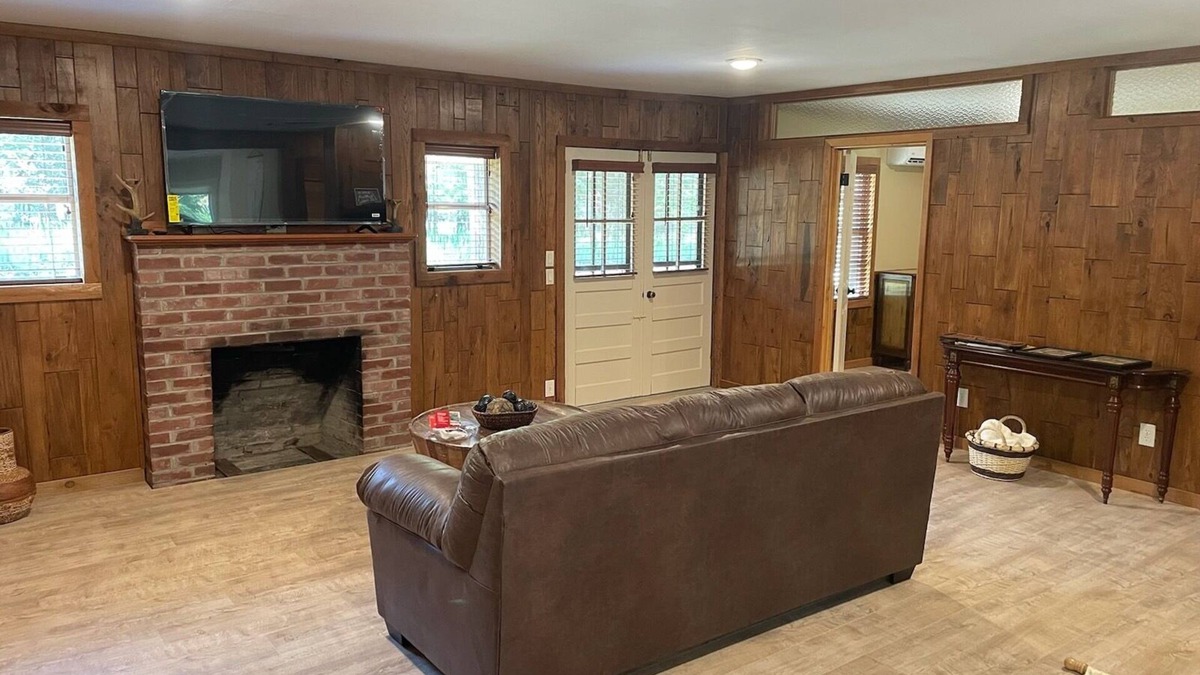 Elizabeth Cabin | Cabin Rental - Lake Norfork - Mountain Home, Arkansas - 3 minute walk to lake!