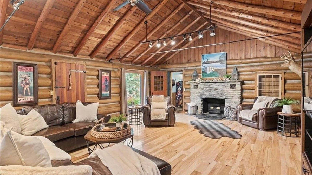 Springwater House | Cabin Retreat | Hot Tub | Pool | Game Room | FLX