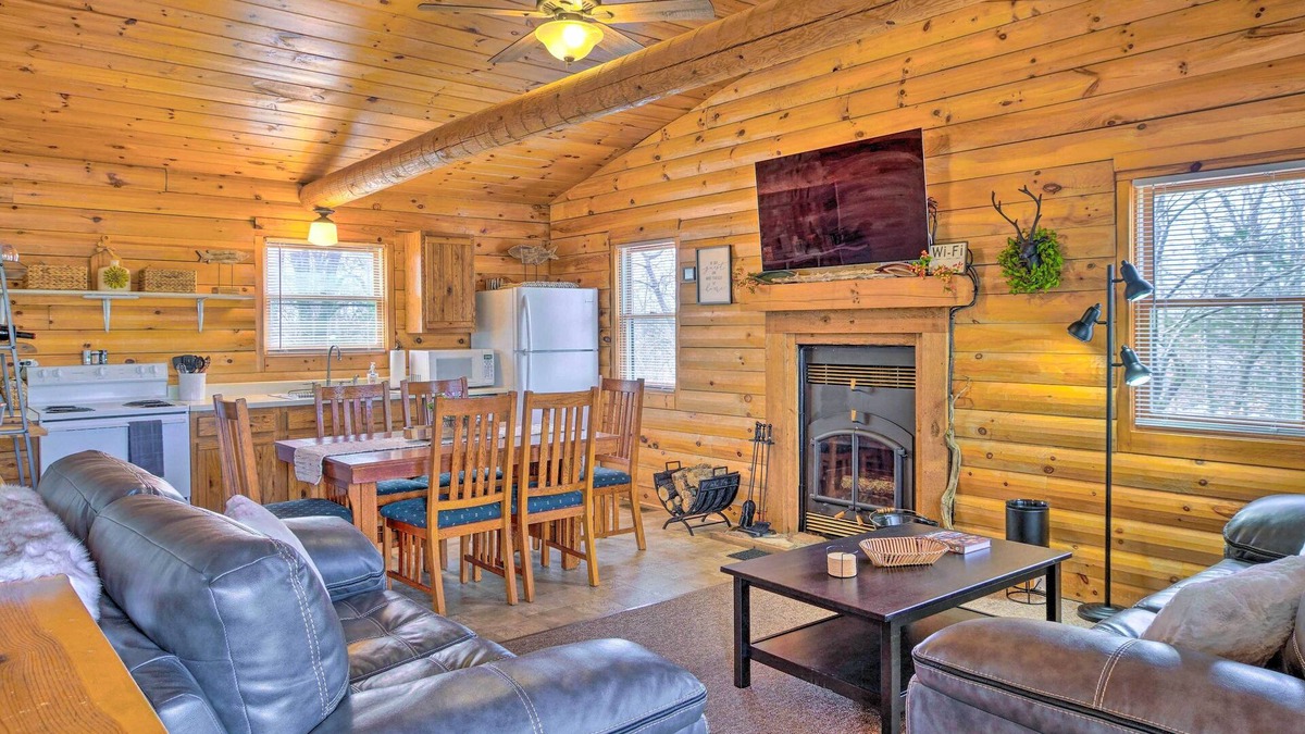 Shell Knob Cabin | Cabin Retreat on Table Rock Lake w/Fire Pit!