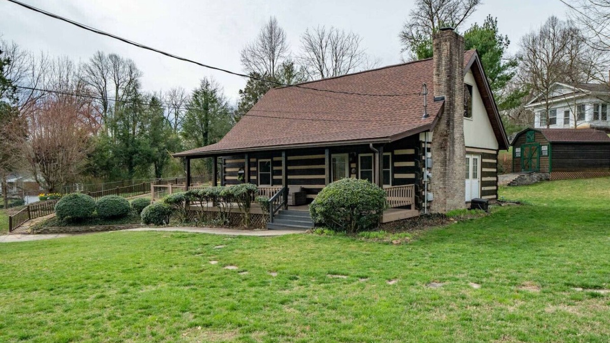 Bristol Cabin | Cabin Retreat w/Pool in Bristol
