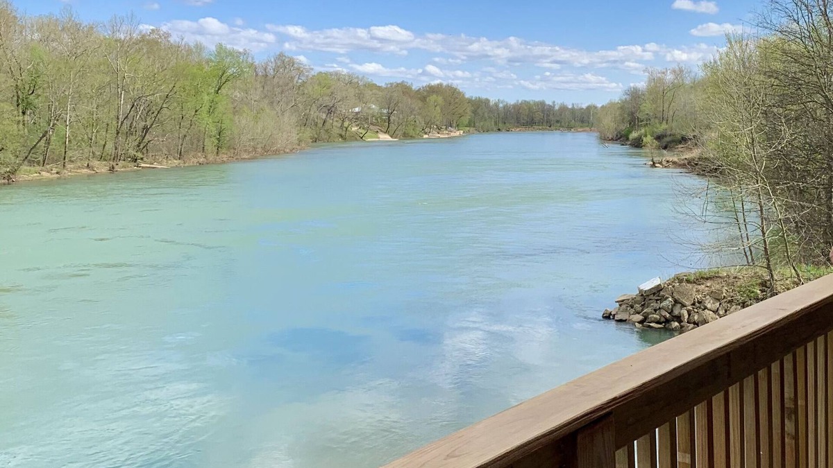 Doniphan House | Cabin Right on Current River, conveniently located close to town.