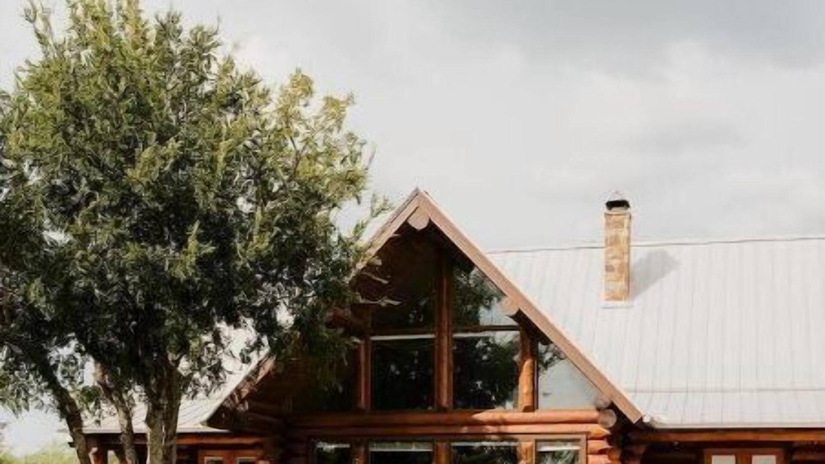Graham Cabin | Cabin: Sleeps-6, Pool/Outdoor Entertainment Area