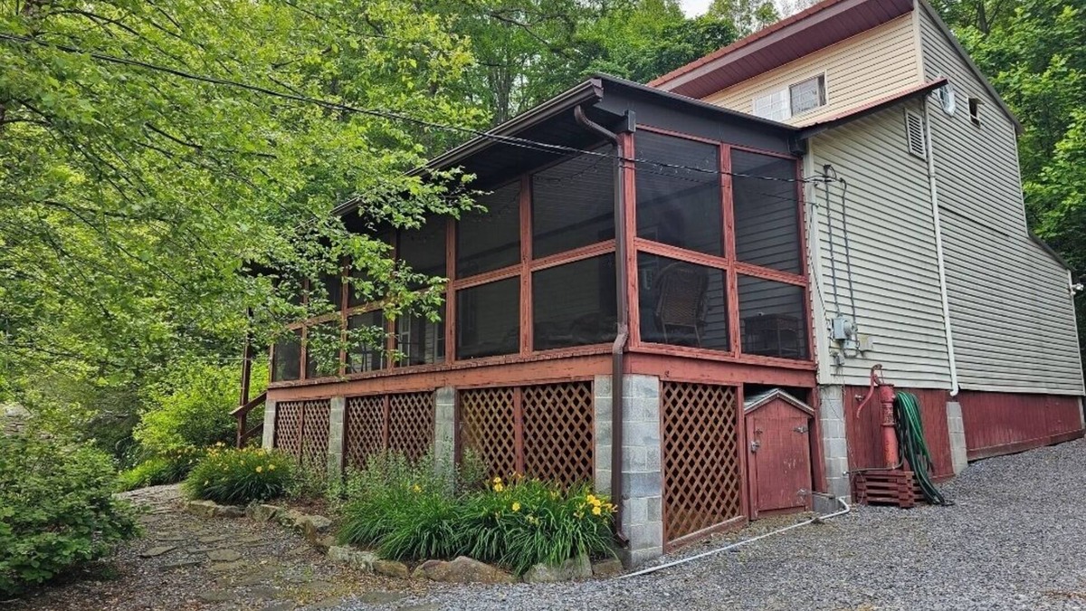 Coburn Cabin | Cabin stay close to state park