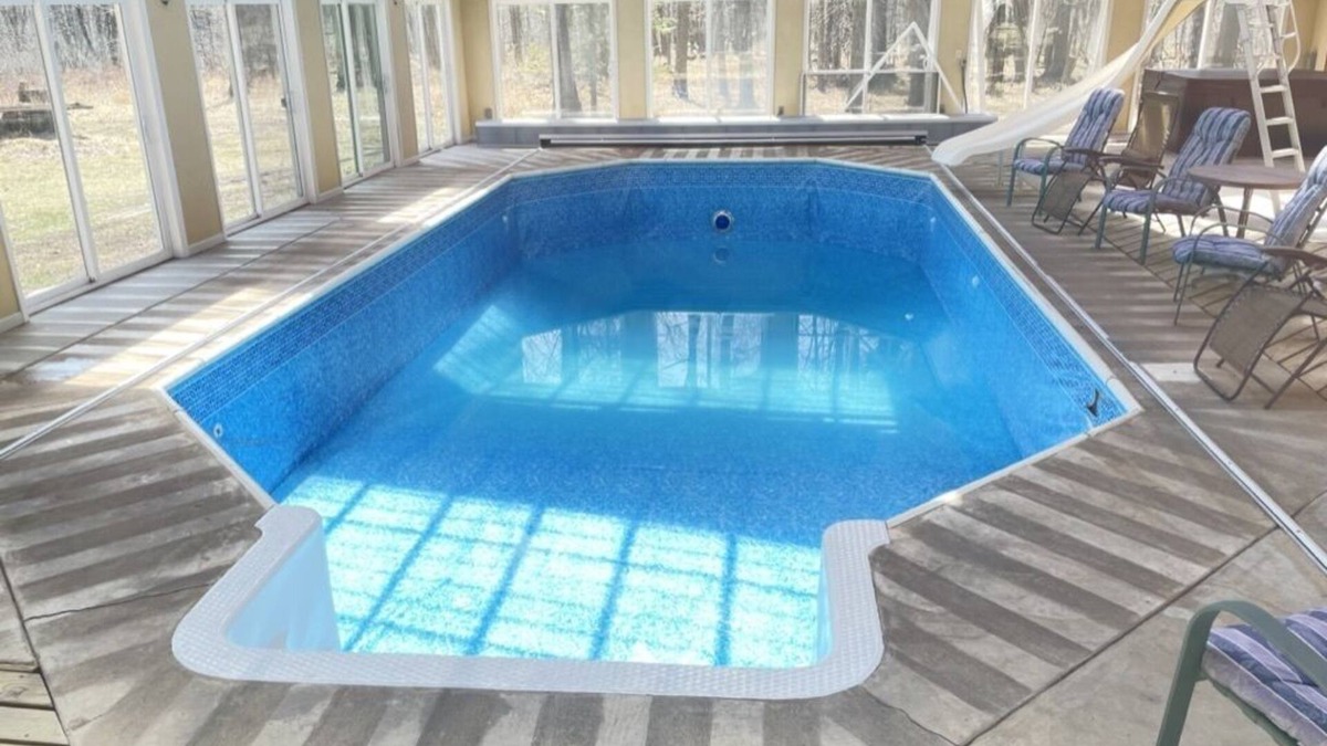 New London House | Cabin Style Home in Woods, Private Pool, Hot Tub, Snowmobile, Fire Pit, Horses.
