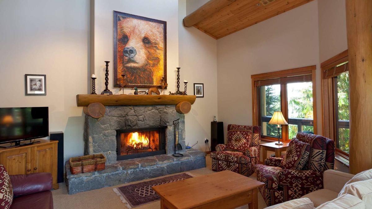 Nordic Estates House | Cabin-Style, Ski-Access, Hot Tub, Open Fireplace