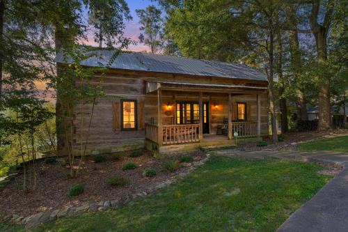 Guntersville House | Cabin Unbound - Historic Lakefront Comfort cabin