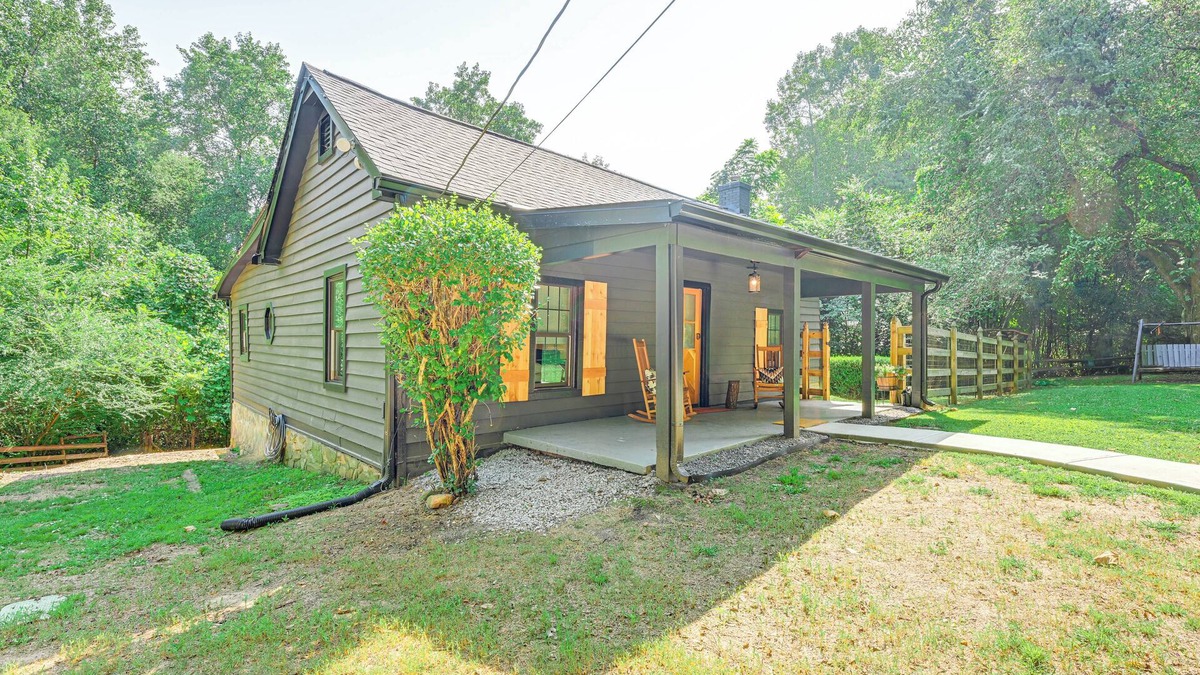 Carrollton Cabin | Cabin w/Fire Pit - 7 Mi to Downtown Carrollton!
