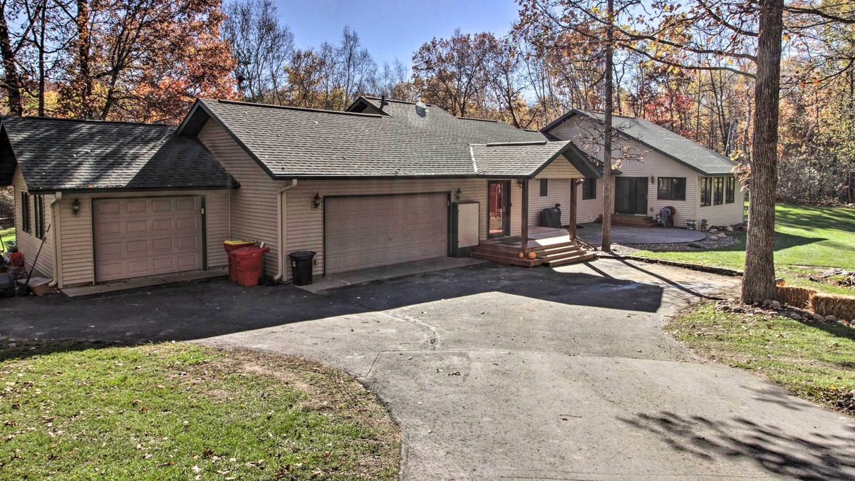 Breezy Point Cabin | Cabin w/Fire Pit & Movie Room, 1 Mi to Lake