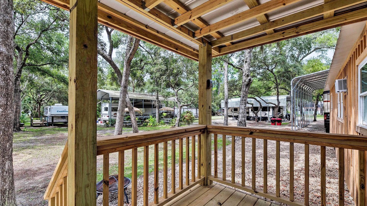 Steinhatchee Cottage | Cabin w/Fire Pit, Walk to Steinhatchee River!