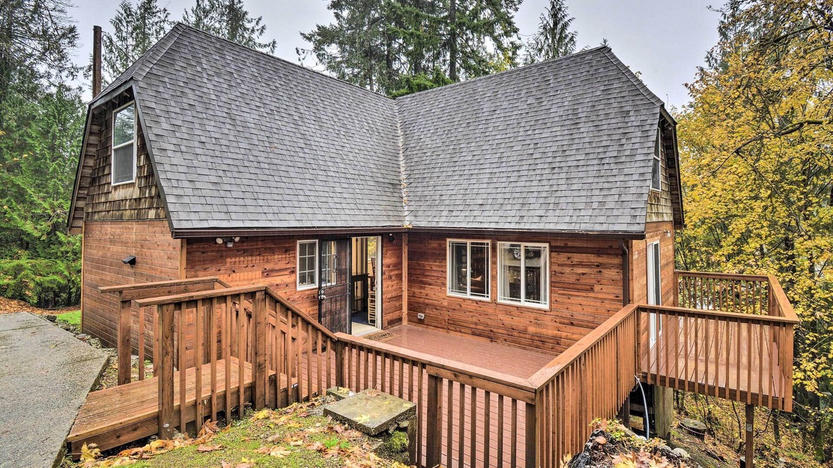 Shelton Cabin | Cabin w/Hot Tub, 25 Mi to Olympic Nat'l Park