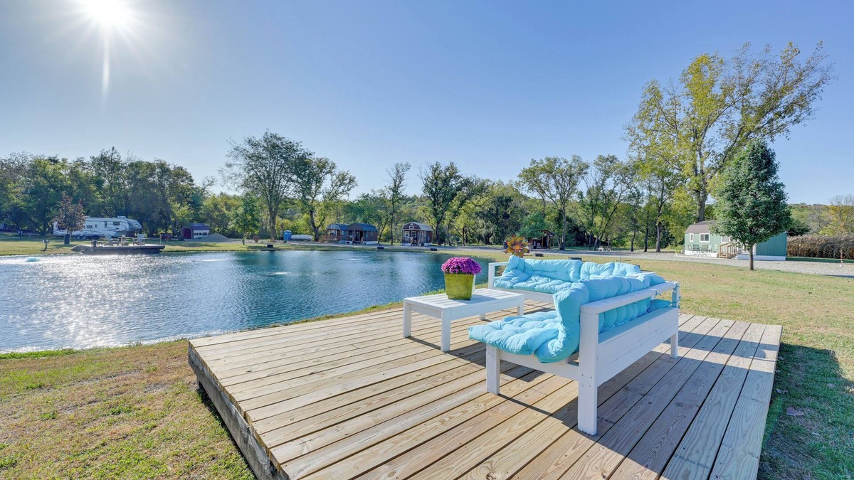 Austinville Apartment | Cabin w/Trail & Pond Access in Steamboat Rock!