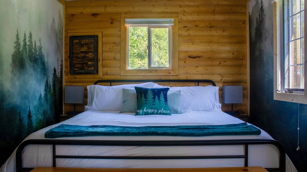 Tichigan Cabin | Cabin, Waterfront, Firepit, Dog Friendly