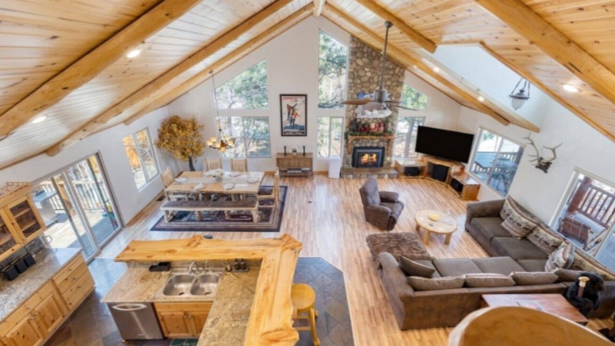 Castle Glen Estates Cabin | Cabin with Air Conditioning, Pool Table, BBQ