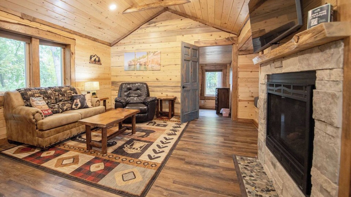 Au Train Cabin | Cabin with beach access at AuTrain Lake! Minutes to Pictured Rocks