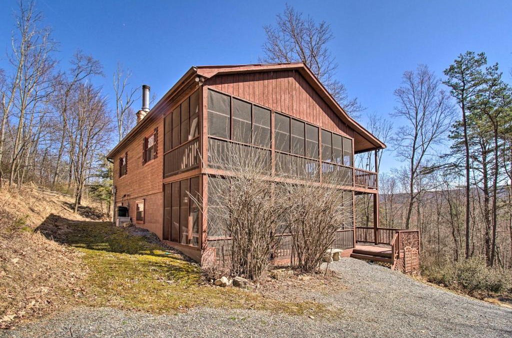 Mathias House | Cabin with Decks and Fire Pit Near Lost River!