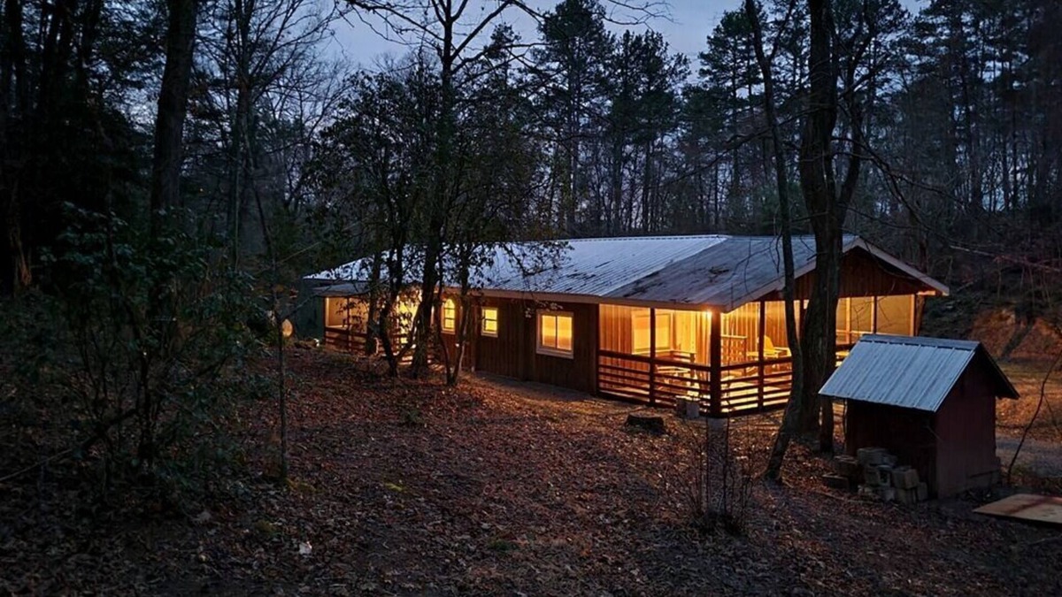 Murphy Cabin | Cabin with Hot Tub Firepit and Fireplace near waterfalls, wineries on 1.25 acres