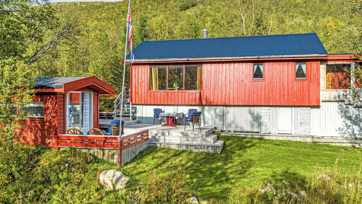 Kvaloya Cabin | Cabin with northern lights & ocean view