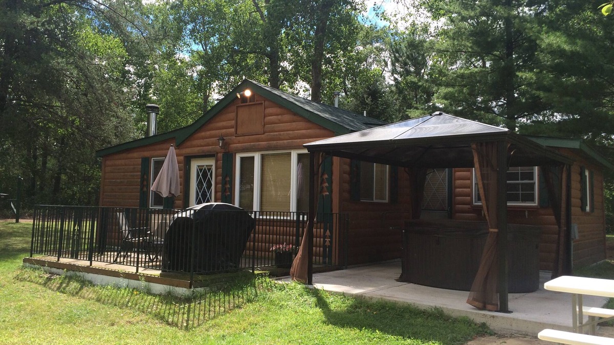 Kettle River House | Cabin with outdoor hot tub and view of Second Lake!