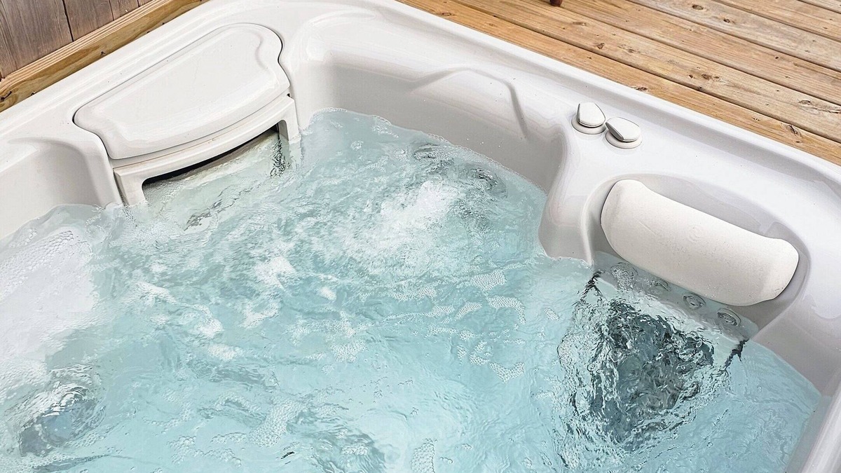 Dry Ridge Cabin | Cabin with Private HOT TUB! 8 minutes to Ark Encounter!