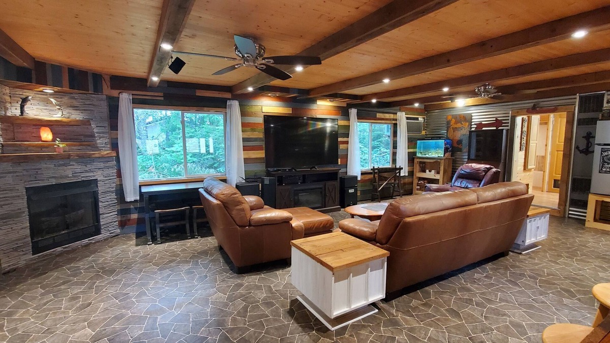 Au Train Cabin | Cabin within sight distance of Lake Superior, Autrain River. Free Kayak rental