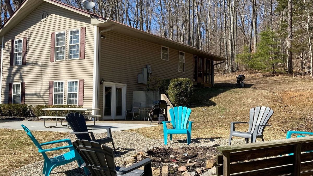 Mammoth Cave House | Cabins in Brier Creek near Lake Nolin State Park and Mammoth Cave