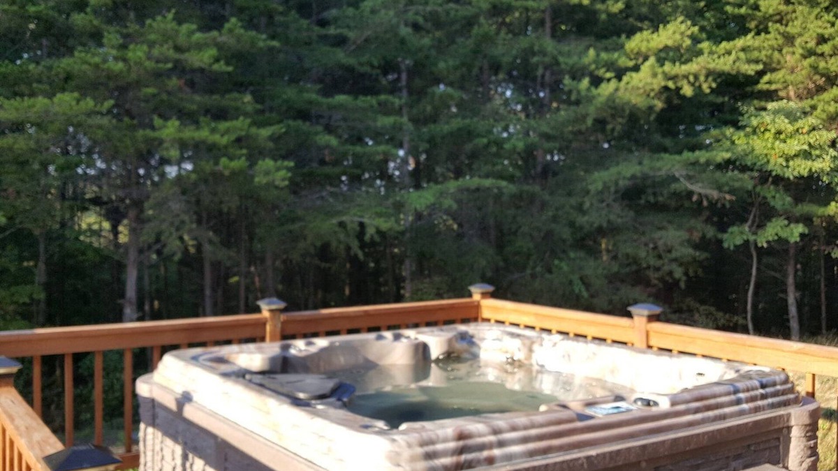 Carbon Hill Cabin | Cabins In Hocking - Fly the Coop