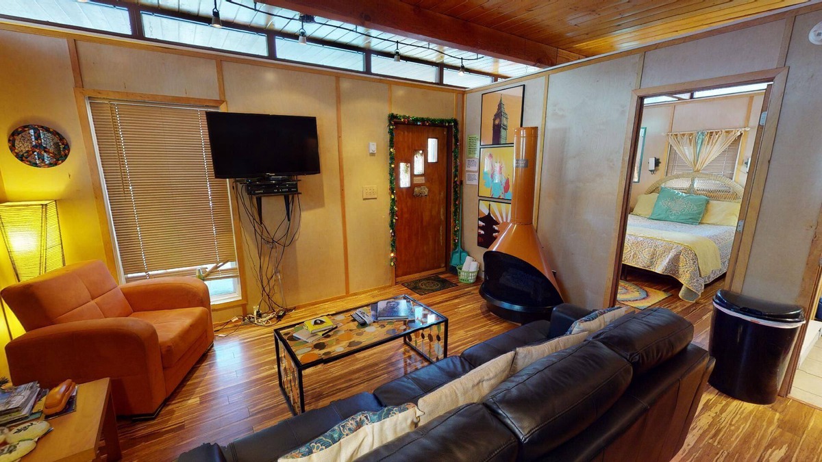 Logan Cabin | Cabins In Hocking - Happy Hippie