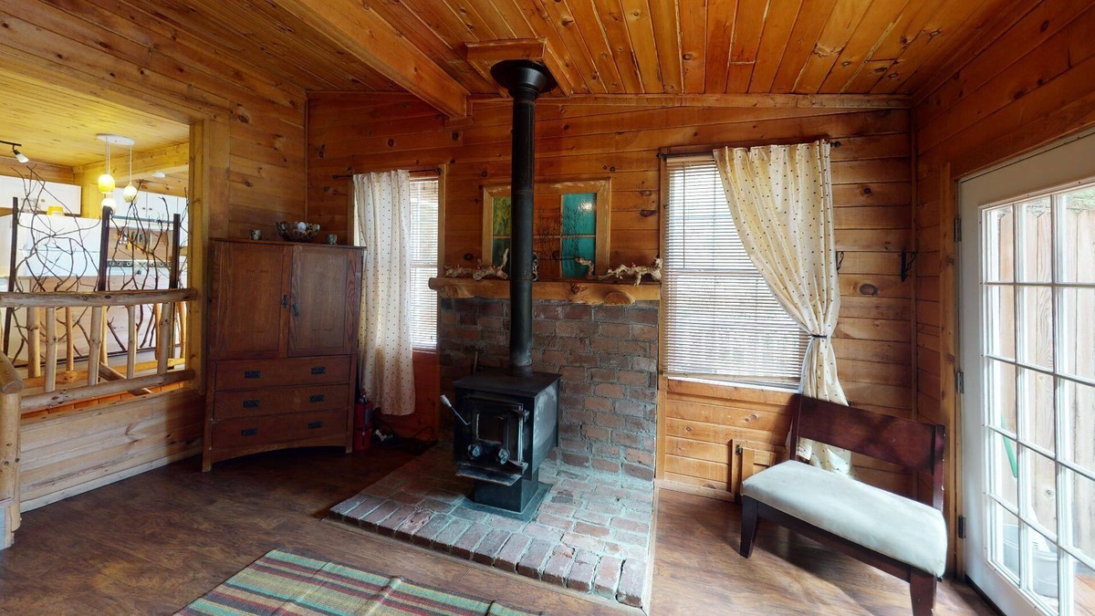 Logan Cabin | Cabins In Hocking - Willow Tree