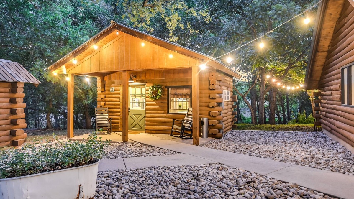 Wimberley Cabin | Cabins on the Square: Cozy Cabin #4