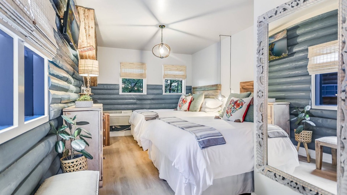 Wimberley Cabin | Cabins on the Square: Nature Suite #3