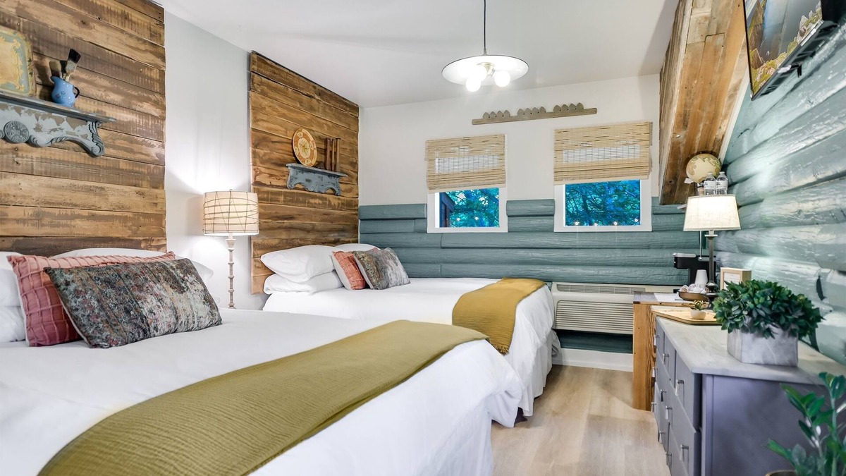 Wimberley Cabin | Cabins on the Square: Sunshine Suite #1